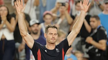 epa11517065 Andy Murray of Great Britain looks emotional as he greets the crowd after losing his Men's doubles quarter final of the Tennis competitions in the Paris 2024 Olympic Games, at the Roland Garros in Paris, France, 01 August 2024.  EPA/RONALD WITTEK