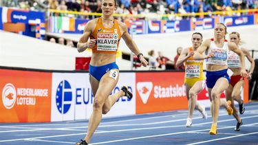APELDOORN - Lieke Klaver tijdens de 400 meter finale voor vrouwen op de derde dag van het EK Indoor atletiek in Omnisport Apeldoorn. ANP ROBIN VAN LONKHUIJSEN