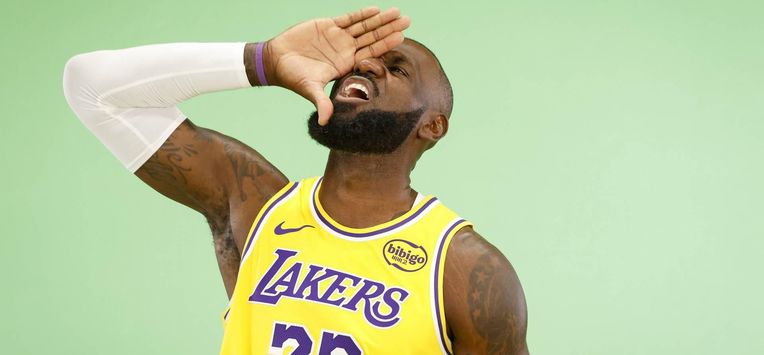 epaselect epa12415397 Los Angeles Lakers forward LeBron James attends the Los Angeles Lakers Media Day at the UCLA Health Training Center in El Segundo, California, USA, 29 September 2025.  EPA/CAROLINE BREHMAN  SHUTTERSTOCK OUT
