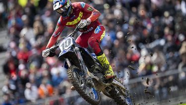 epa12044548 Calvin Vlaanderen of the Netherlands in action during the first MXGP race of the Motocross World Championship in Frauenfeld, Switzerland, 21 April 2025.  EPA/GIAN EHRENZELLER