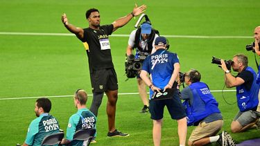 Jamaica's Roje Stona celebrates winning the men's discus throw final and setting the new Olympic record during athletics competitions at the Paris 2024 Olympic Games at Stade de France in Saint-Denis, north of Paris, on August 7, 2024. 
Martin  BERNETTI / AFP