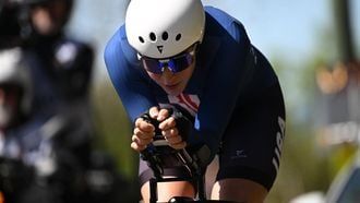 epa10190858 Kristen Faulkner of the USA competes in the women’s elite time trial during the first day of the UCI ROAD World Championships in Wollongong, Australia, 18 September 2022.  EPA/DEAN LEWINS  AUSTRALIA AND NEW ZEALAND OUT