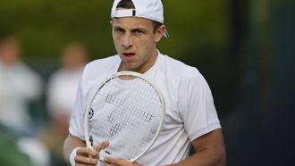 2023-07-05 19:50:47 epa10728400 Tallon Griekspoor of the Netherlands react as he plays Marton Fucsovics of Hungary in their Men's Singles 1st round match at the Wimbledon Championships, Wimbledon, Britain, 05 July 2023.  EPA/TOLGA AKMEN   EDITORIAL USE ONLY