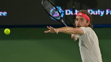 epa11932517 Stefanos Tsitsipas of Greece in action against Felix Auger-Aliassime of Canada during their final match at the Dubai Open tennis tournament in Dubai, United Arab Emirates, 01 March 2025.  EPA/Waleed Ibrahim