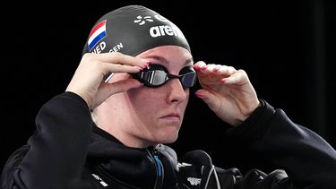 Netherlands' Marrit Steenbergen gets readu to compete in a semi-final of the women's 200m freestyle swimming event during the LEN European Aquatics Championships at the Olympic Aquatic Centre in Saint-Denis, northern suburbs of Paris, on August 12, 2026. 
SEBASTIEN BOZON / AFP