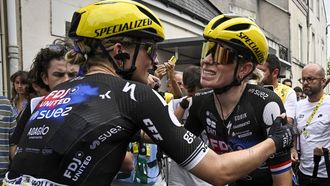 FDJ-SUEZ team's Dutch rider Demi Vollering (R) arrives to the finish line after a fall during the 3rd stage (out of 9) of the fourth edition of the Women's Tour de France cycling race, 163.5 km from La Gacilly to Angers, in Angers, western France on July 28, 2025. The end of the stage 3 was marked by the heavy fall 3,700 meters from the finish line of the favorite of the event, the Dutchwoman Demi Vollering, who took time to get back up but was classified in the same time as the first competitors, the fall having occurred in the 