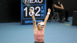 epa12654775 Mirra Andreeva celebrates after defeating Victoria Mboko of Canada during the women's singles final of the Adelaide International at Memorial Drive Tennis Club in Adelaide, Australia, 17 January 2026.  EPA/MATT TURNER EDITORIAL USE ONLY AUSTRALIA AND NEW ZEALAND OUT