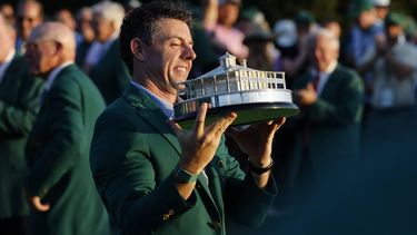 epa12886301 2026 Masters tournament champion Rory McIlroy of Northern Ireland holds up the trophy while wearing the Green Jacket after winning the final round of the 2026 Masters tournament in Augusta, Georgia, USA, 12 April 2026.  EPA/ERIK S. LESSER