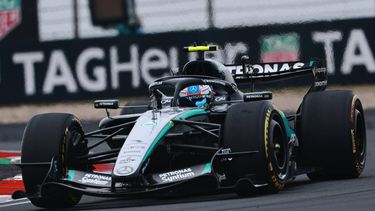 epa12820680 Mercedes driver Andrea Kimi Antonelli of Italy in action during the Race for the Formula 1 Chinese Grand Prix, in Shanghai, China, 15 March 2026. The 2026 Formula 1 Chinese Grand Prix will be held at the Shanghai International Circuit racetrack on 15 March.  EPA/ALEX PLAVEVSKI