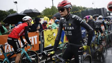 epa12219758 Danish rider Jonas Vingegaard of Team Visma-Lease a Bike waits for the start of the 2nd stage of the Tour de France cycling race over 209.1km from Lauwin-Planque to Boulogne-sur-Mer, France, 06 July 2025.  EPA/MARTIN DIVISEK