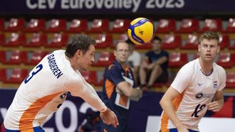 2023-09-04 17:20:56 epa10840128 Maarten Van Garderen (L) of Netherlands in action during the EuroVolley Men 2023 pool C match between Denmark and Netherlands in Skopje, North Macedonia, 04 September 2023.  EPA/GEORGI LICOVSKI