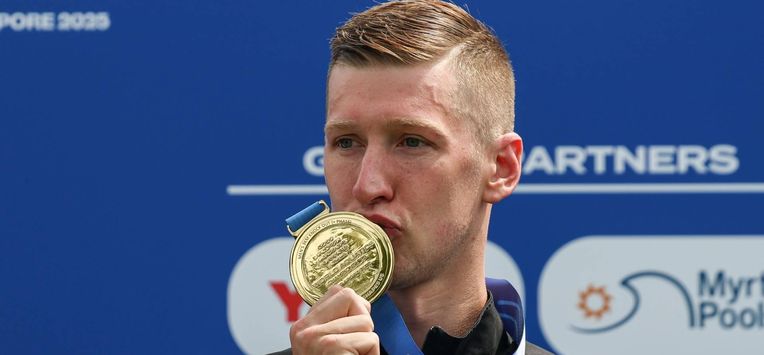 epa12246496 Gold medalist Florian Wellbrock of Germany poses for a photo during a medal ceremony for Open Water Men's 3km Knockout Sprint during the World Aquatics Championships Singapore 2025 in Singapore, 19 July 2025.  EPA/FAZRY ISMAIL