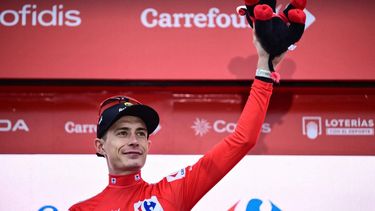Team Visma-Lease a bike's Danish rider Jonas Vingegaard,  wearing the overall leader's red jersey, celebrates on the podium after winning the second stage of the Vuelta a Espana, a 159,6 km race between Alba and Limone Piemonte, in Italy's Piemonte region, on August 24, 2025.   
Marco BERTORELLO / AFP