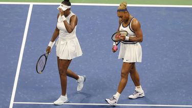 epa13213172 Serena Williams and Venus Williams of the USA enter the court before their Women's Doubles first round match against Hao-Ching Chan of Taiwan and Maya Joint of Australia during the 2026 US Open tournament at Arthur Ashe Stadium in the USTA Billie Jean King National Tennis Center in Flushing Meadows, New York, USA, 04 September 2026. The 2026 US Open tournament runs from 23 August through 13 September.  EPA/CRISTOBAL HERRERA-ULASHKEVICH