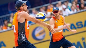 2022-08-06 02:00:00 Netherland's Robert Meeuwsen and Netherland's Alexander Brouwer play the ball during the men's semi-finals of the Beach Volleyball Team European Championship match between Netherland and Norway in Vienna, Austria on August 6, 2022. 
GEORG HOCHMUTH / APA / AFP