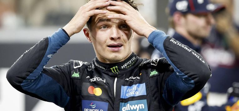 ABU DHABI - Lando Norris (McLaren) viert zijn wereldtitel op het Yas Marina Circuit aan het einde van de Abu Dhabi Grand Prix. ANP SANDER KONING