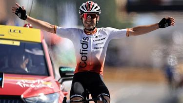 2023-07-13 17:16:27 epa10743897 Spanish rider Ion Izagirre of team Cofidis wins the 12th stage of the Tour de France 2023, a 168.8km race from Roanne to Belleville-en-Beaujolais, France, 13 July 2023.  EPA/MARTIN DIVISEK