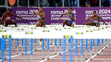 epa10004839 Jasmine Camacho-Quinn (2-L) of Puerto Rico is on her way to win the women's 100m Hurdles race of the Diamond League Golden Gala athletics meeting at the Olimpico stadium in Rome, Italy, 09 June 2022.  EPA/Riccardo Antimiani