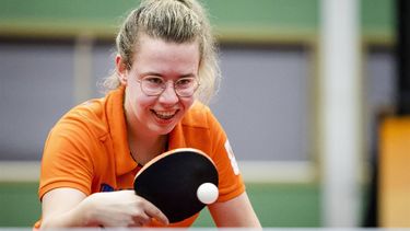 ARNHEM - Kelly van Zon tijdens de training van para-tafeltennis op Papendal. De paralympische sporters van TeamNL bereiden zich voor op de Paralympische Spelen van Parijs. ANP SEM VAN DER WAL