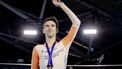 MUNCHEN - Vincent Hoppezak poseert met de bronzen medaille van het onderdeel puntenrace 40km finale van het baanwielrennen op de tweede dag van het Multi-EK. De Duitse stad Munchen huisvest in 2022 een gecombineerd EK van diverse sporten. ANP ROBIN VAN LONKHUIJSEN