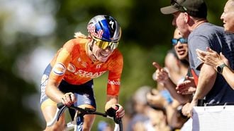 MONTREAL - Demi Vollering solo aan de leiding tijdens de wegwedstrijd bij de vrouwen op de wereldkampioenschappen wielrennen. ROBIN VAN LONKHUIJSEN / ANP