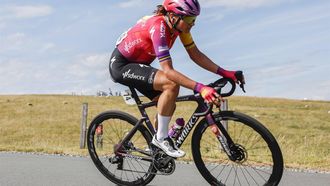 EMMEN - Wielrenster Chantal van den Broek-Blaak in actie tijdens het NK Wielrennen in Drenthe. ANP BAS CZERWINSKI