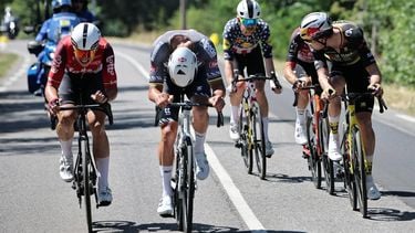 epa12241310 Belgian rider Wout Van Aert (R) of Team Visma-Lease a Bike and Dutch rider Mathieu Van Der Poel (C) of Alpecin - Deceuninck team in action during the 11th stage of the Tour de France cycling race over 156.8km around Toulouse, France, 16 July 2025.  EPA/CHRISTOPHE PETIT TESSON