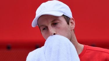epa13046603 Botic Van De Zandschulp of the Netherlands reacts during his match against Tommy Paul of the USA during the Queen's Club Championships tennis tournament, Britain, 18 June 2026.  EPA/ANDY RAIN