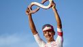 Third placed EasyPost's Ecuadorian rider Richard Carapaz celebrates on the podium after the 21st and last stage of the 108th Giro d'Italia cycling race of 143kms from Rome to Rome on June 1, 2025. 
Luca Bettini / AFP