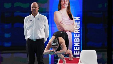 Netherlands' Marrit Steenbergen dives as she takes the start of  a semi-final of the women's 200m freestyle swimming event during the LEN European Aquatics Championships at the Olympic Aquatic Centre in Saint-Denis, northern suburbs of Paris, on August 12, 2026. 
Dimitar DILKOFF / AFP
