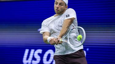 epa13203481 Tallon Griekspoor of Netherlands in action against Ben Shelton of USA during the Men's Singles first round of the US Open Tennis Championships in Flushing Meadows, New York, USA, 31 August 2026.  EPA/CRISTOBAL HERRERA-ULASHKEVICH