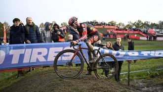2023-11-12 01:00:00 Belgium's Eli Iserbyt negotiates a muddy stretch of the course during the men's elite race at the World Cup cyclocross cycling event in Dendermonde on November 12, 2023, stage 3 (out of 14) of the UCI World Cup cyclocross competition.
 
Tom Goyvaerts / Belga / AFP