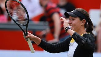 epa11432008 Jessica Pegula of the USA reacts after wining the final match against Anna Kalinskaya of Russia at the WTA German Open tennis tournament in Berlin, Germany, 23 June 2024.  EPA/CLEMENS BILAN