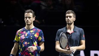 ROTTERDAM - Wesley Koolhof (NED) en Nikola Mektic (CRO) in actie tegen Robin Haase en Botic van de Zandschulp op de laatste dag van het tennistoernooi ABN AMRO Open in Ahoy. ANP SANDER KONING