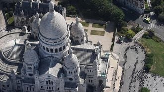 (FILES) A picture taken on July 14, 2017, in Paris shows an aerial view of the Basilica of the Sacred Heart (Basilique du Sacre-Coeur) located at the summit of the butte Montmartre.   The final stage of the Tour de France will make three circuits of the historic district of Montmartre on its final stage, organisers of the world's greatest bike race confirmed on May 21, 2025.
JEAN-SEBASTIEN EVRARD / AFP