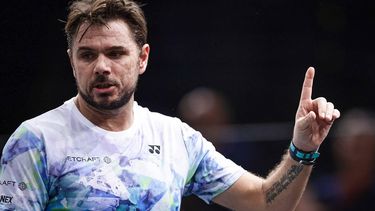 epa10949714 Stan Wawrinka of Switzerland reacts against Dominic Thiem of Austria during their first round match at the Rolex Paris Masters tennis tournament in Paris, France, 30 October 2023.  EPA/CHRISTOPHE PETIT TESSON