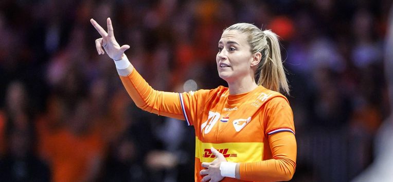 ROTTERDAM -  Estavana Polman (NED) in actie tijdens de halve finale op het WK handbal tussen Nederland en Noorwegen. ANP IRIS VAN DEN BROEK