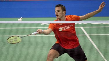 epa11157503 Mark Caljouw of the Netherlands in action against Harry Huang of England (not seen) during the Badminton European Team Championships men's match between the Netherlands and England, in Lodz, Poland, 16 February 2024.  EPA/Grzegorz Michalowski POLAND OUT