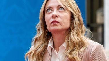 epaselect epa12706567 Italy's Prime Minister Giorgia Meloni waits for the arrival of Chile's President-elect Jose Antonio Kast for a meeting at the Chigi Palace in Rome, Italy, 05 February 2026.  EPA/GIUSEPPE LAMI