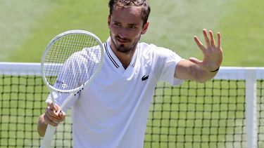 2023-07-07 14:10:41 Russia's Daniil Medvedev celebrates beating France's Adrian Mannarino during their men's singles tennis match on the fifth day of the 2023 Wimbledon Championships at The All England Tennis Club in Wimbledon, southwest London, on July 7, 2023.  
Adrian DENNIS / AFP