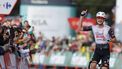 epa12330149 Australian rider Jay Vine of UAE Team Emirates XRG celebrates winning the sixth stage of La Vuelta A Espana cycling tour over 170.3km from Olot (Spain) to Pal, Andorra, 28 August 2025.  EPA/JAVIER LIZON