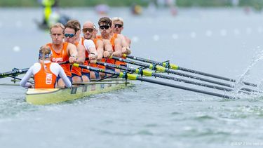 AMSTERDAM -  Finn Florijn, Jan van der Bij, Jorn Salverda, Mick Makker, Sander de Graaf, Pieter van Veen, Ralf Rienks, Wibout Rustenburg, stuur Jonna de Vries tijdens de heats voor de mannen acht op de zesde dag van de wereldkampioenschappen roeien op de Bosbaan in het Amsterdamse Bos. IRIS VAN DEN BROEK / ANP