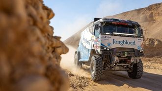 epa11066099 Gert Huzink of Netherlands drives his Renault C460 Hybrid during the Stage 4 of the 2024 Rally Dakar from Al Salamiya to Al Hofuf, Saudi Arabia, 05 January 2024.  EPA/Andrew Eaton