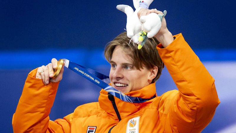 MILAAN - Jens van ’t Wout tijdens de medailleceremonie voor de 1000 meter bij het shorttrack schaatsen in de Milano Ice Skating Area op de Olympische Winterspelen van Milaan. SEM VAN DER WAL / ANP