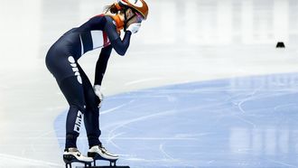 ROTTERDAM - Suzanne Schulting (NED) in tranen na de A-finale van de 1000 meter vrouwen op het WK shorttrack in Ahoy. ANP KOEN VAN WEEL