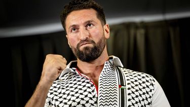 SCHIPHOL - Jamal Ben Saddik tijdens het weegmoment in aanloop naar het evenement van kickboksorganisatie Glory 103. ANP KOEN VAN WEEL