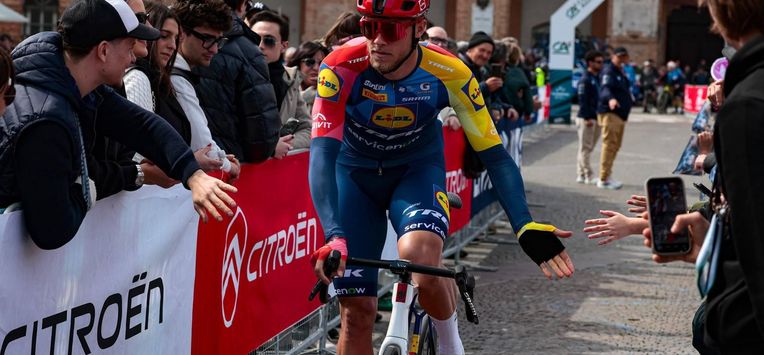 epa12821190 Jonathan Milan of the Lidl - Trek team before the start of the seventh stage of the Tirreno–Adriatico, from Civitanova Marche to San Benedetto del Tronto, an 142 km, of the 61st edition of the Tirreno-Adriatico in Civitanova Marche, Italy, 15 March 2026.  EPA/ROBERTO BETTINI