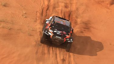 South African driver Henk Lategan and co-driver Brett Cummings compete during Stage 6 of the Dakar Rally 2025, between Hail and Al Duwadimi, Saudi Arabia, on January 11, 2025. 
Valery HACHE / AFP