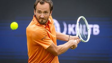 DEN BOSCH -  Daniil Medvedev  tijdens de ATP-enkelspelwedstrijd tegen Marin Clic (CRO) op het Libéma Open 2026. Het gecombineerde ATP/WTA-toernooi wordt gehouden op het evenemententerrein van het voormalige autothemapark Autotron. IRIS VAN DEN BROEK / ANP