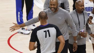 epa10951911 Orlando Magic head coach Jamahl Mosley talks to a referee during a timeout during the third quarter of the NBA basketball game between the Orlando Magic and the Los Angeles Clippers at Crypto.com Arena in Los Angeles, California, USA, 31 October 2023.  EPA/CAROLINE BREHMAN SHUTTERSTOCK OUT